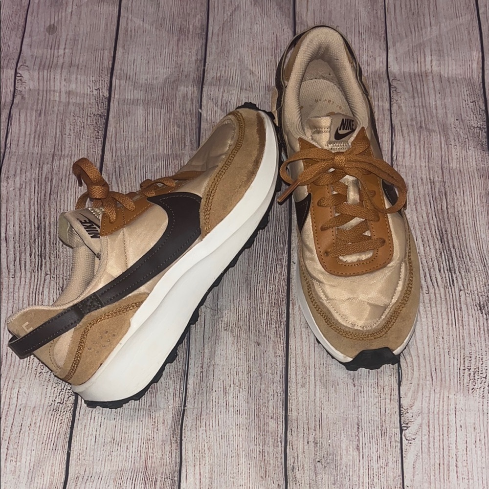 Nike Beige and Brown Sneakers great condition